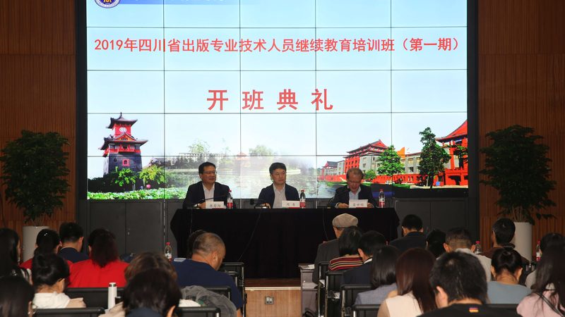 心理咨询师资格证考试分为笔试和面试两个部分。笔试科目包括：