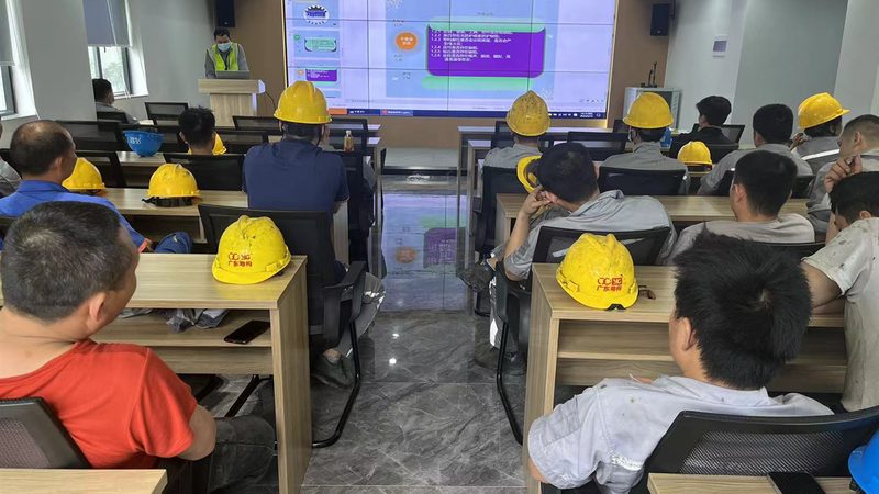 手工焊与二保焊：焊工培训中的关键区分**