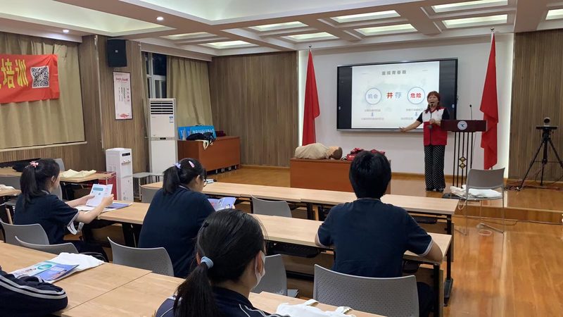 电工证含金量较高，具有广泛的市场需求。在报考时，要关注以下几点：